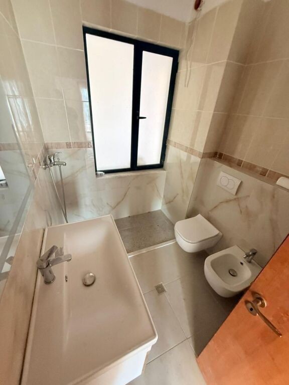 APARTAMENT 2+1 PËR SHITJE TEK MBIKALIMI I KRISTALIT Komuna e Parisit​