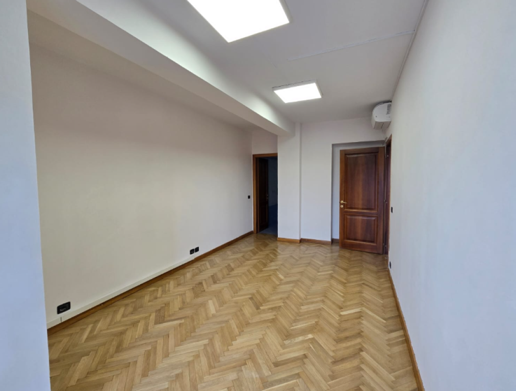 🏢 Locale per Uffici in Affitto – Vicino al Centro Toptani