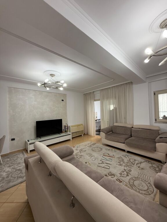 Apartament në shitje në Tiranë, Komuna e Parisit,