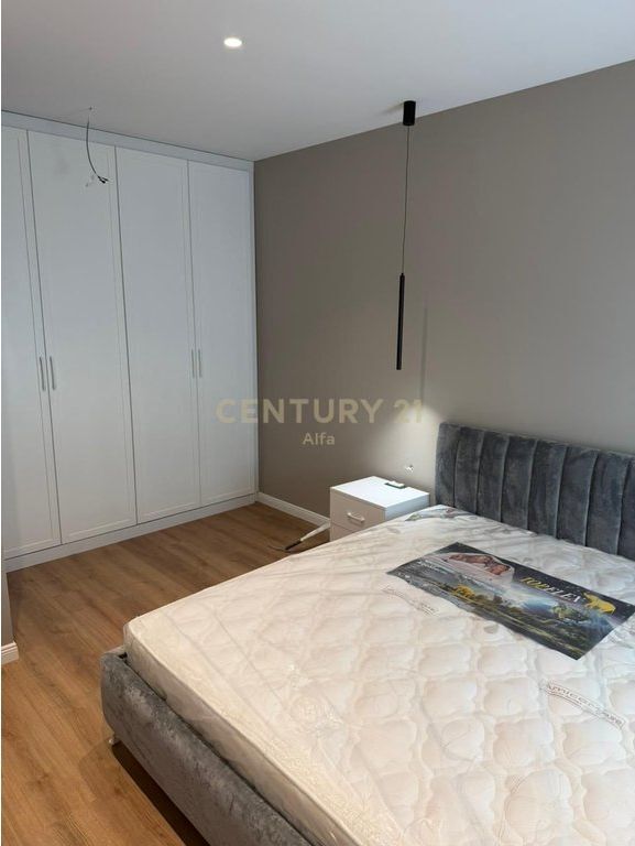 Shitet apartament 1+1 i mobiluar në Kompleksin Xheluks,Rruga e Elbasanit! 130,000 € Sip. Totale  59m2