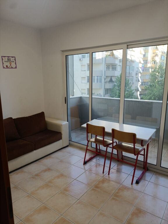 Jepet me qera apartament  Duplex  Komuna  e Parisit  Buze rruge Kika 1 - Widok 3