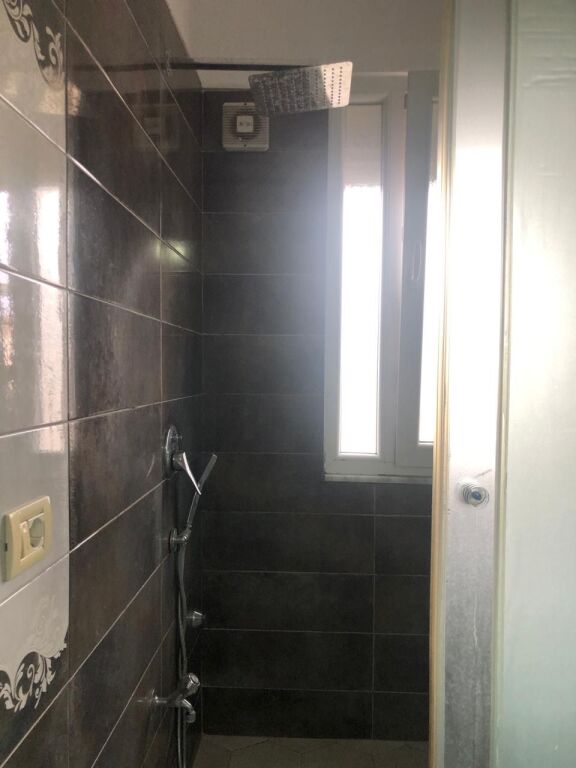 Apartament me qera 1+1 tek Spitali Amerikan 2 Shkolla Bashkuar!