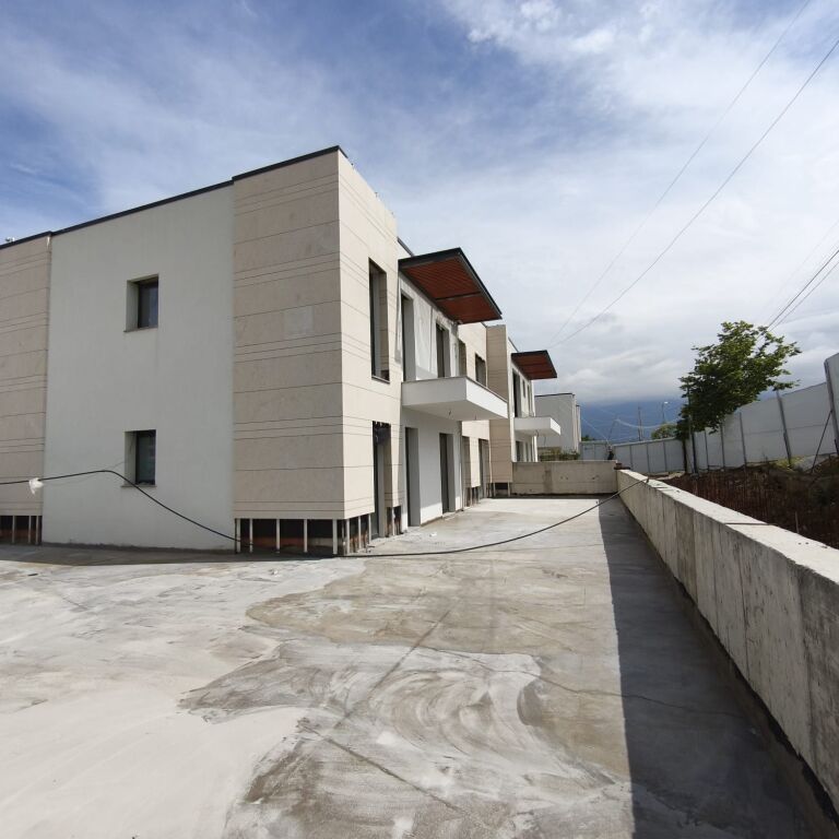 🏡 Apartament 3+1+2 + Verandë për shitje 📍 Maison De La Terre, Mjull-Bathore, Tiranë