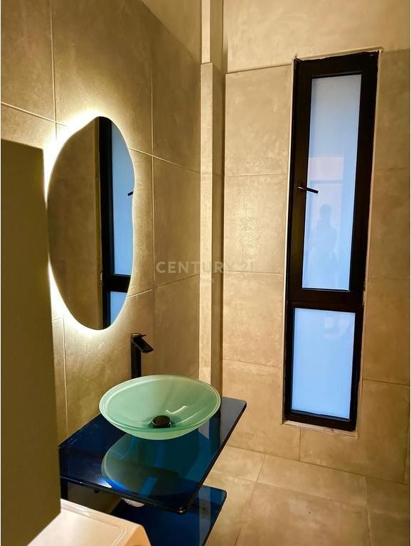 Japim me qira apartament luksoz 1+1 + post parkimi tek Square21 !!
