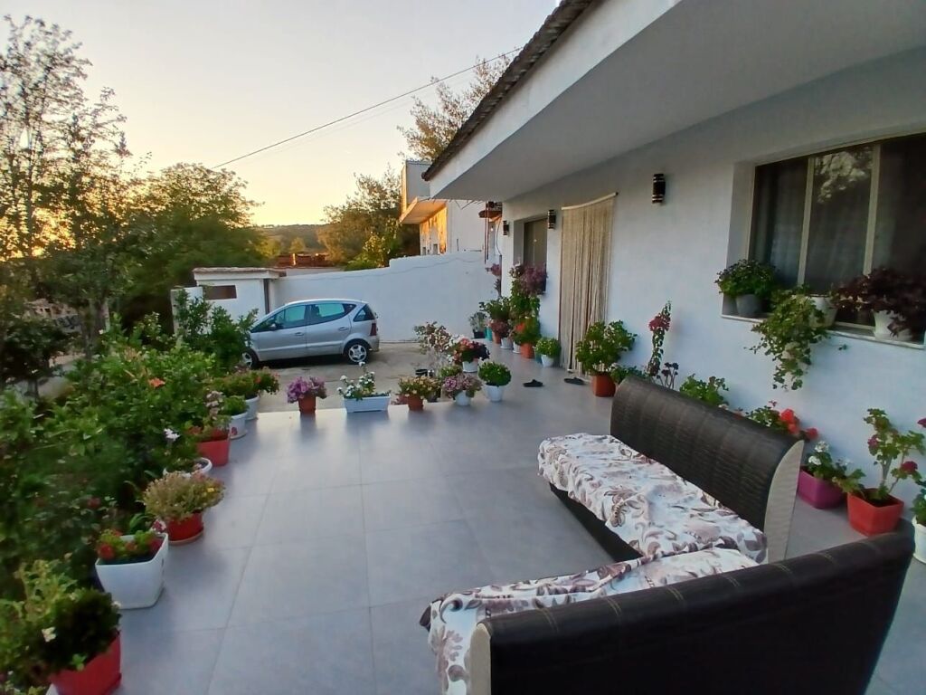 Private House 2+1+2 for Sale in Lanabregas