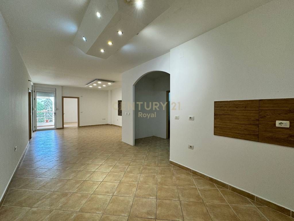 SHESIM APARTAMENT 2+1 TE KODRA E DIELLIT RRUGA XHON KENEDI 209,000 € Sip. Totale  121m2  Sip. e brendshme  108m2
