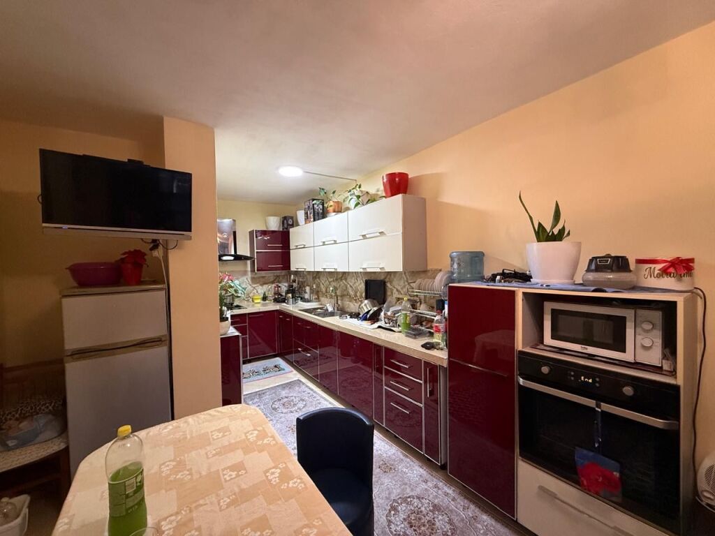 Shitet Apartament 2+1 ne Golem