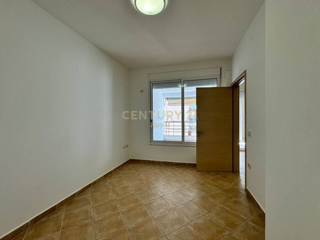 SHESIM APARTAMENT 2+1 TE KODRA E DIELLIT RRUGA XHON KENEDI 209,000 € Sip. Totale  121m2  Sip. e brendshme  108m2