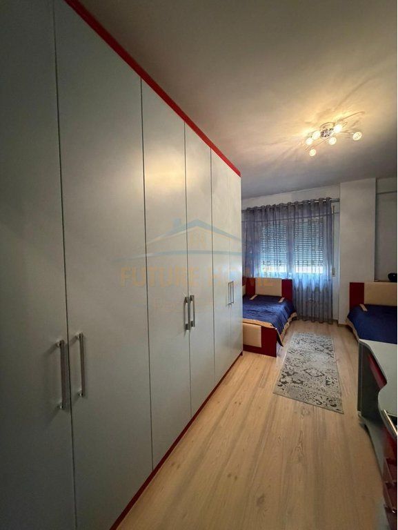 Shitet, Apartament 2+1+Depo, Rruga e Barrikadave, Tiranë