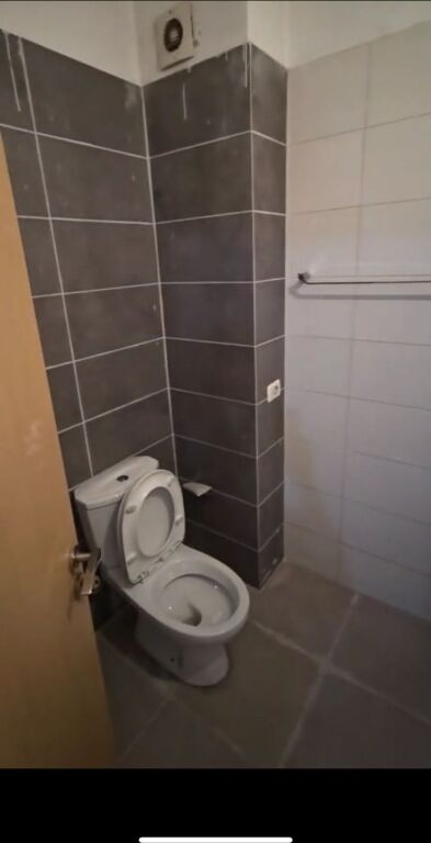Shitet Apartament 2+1+2 + Garazhd Tek Amerikan3 / Yzberisht