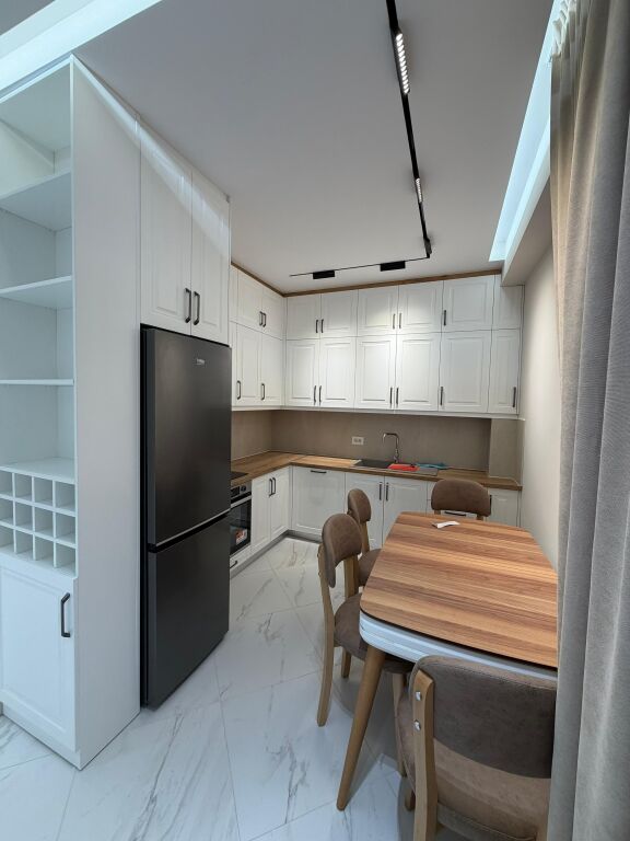 Affitto appartamento 2+1 +2 📍Di fronte American 3 prezzo 60000 leke al mese   