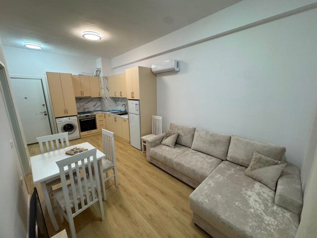 🏠 Appartamento 1+1 in affitto  📍 Indirizzo: Complesso Kadiu💰 Prezzo: 40.000 lek/mese
