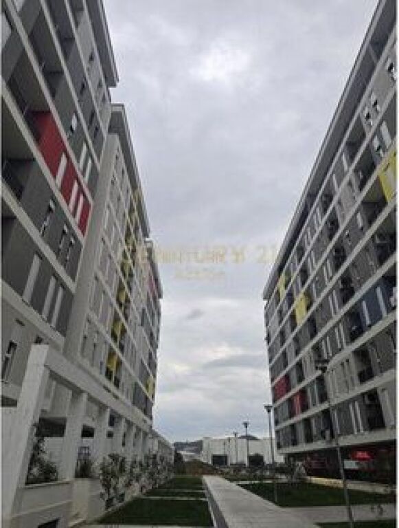 Commercial Unit for Rent + Veranda + 2 Parking Spaces at Univers City Residence