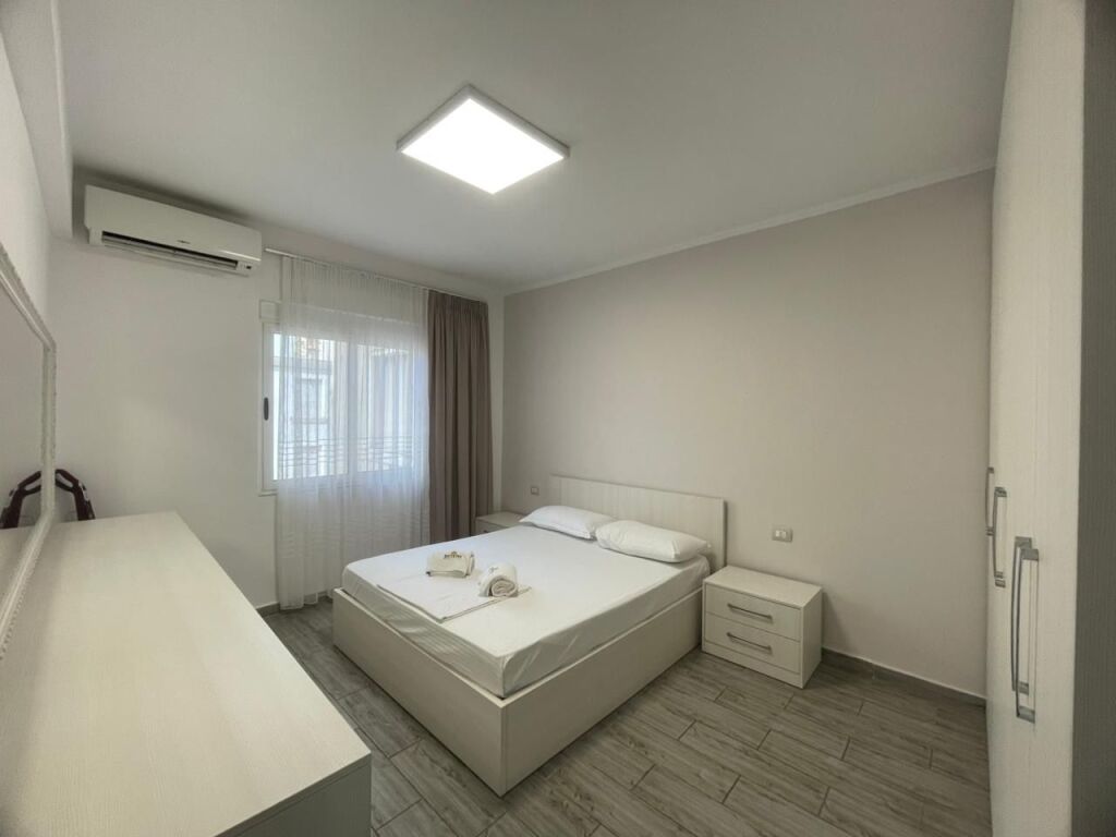 Shitet Apartament 1+1 +2 ballkone