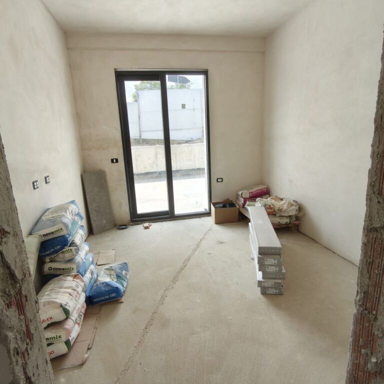 📍 Maison De La Terre, Mjull-Bathore, Tiranë 🏡 Apartament 3+1+2 + Verandë për shitje