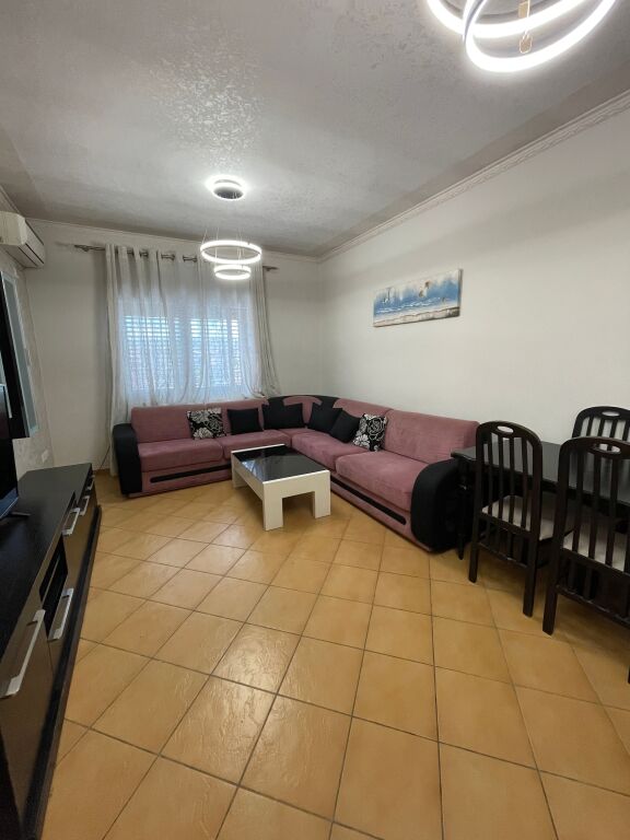 Shitet apartament 1+1