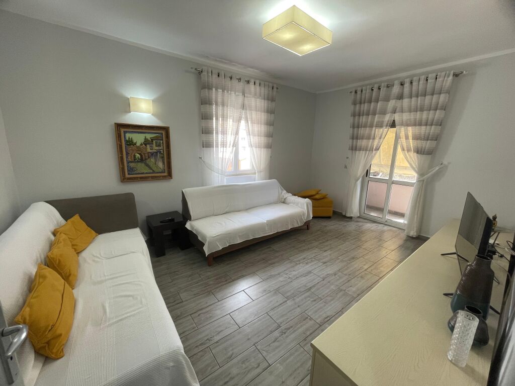 Shitet Apartament 1+1 +2 ballkone