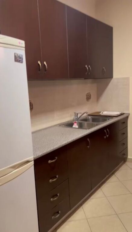 Apartament 1+1 me qera mbrapa Globe tek Rruga e Kavajes