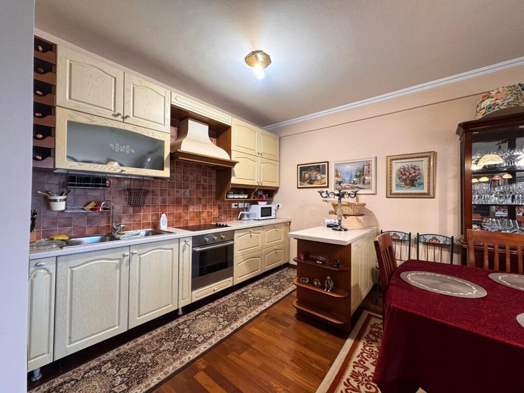 Shitet Apartament