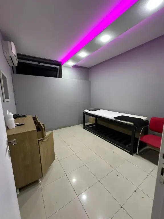 Locale commerciale in vendita (investito) vicino a Piazza Wilson, superficie totale 133 m2, piano -1, prezzo 140.000 Euro