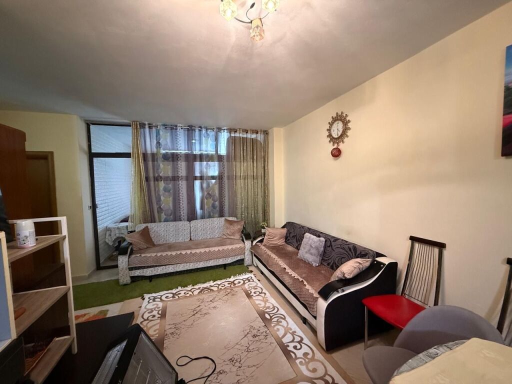 Shitet Apartament 2+1 ne Golem