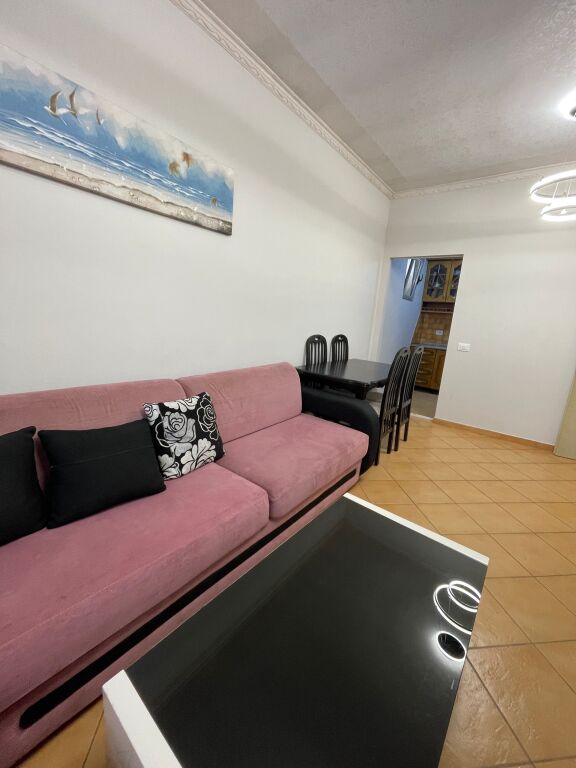 Shitet apartament 1+1