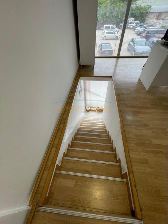 Duplex Ambiente Commerciale, Vicino a Delijorgjit, Tirana.