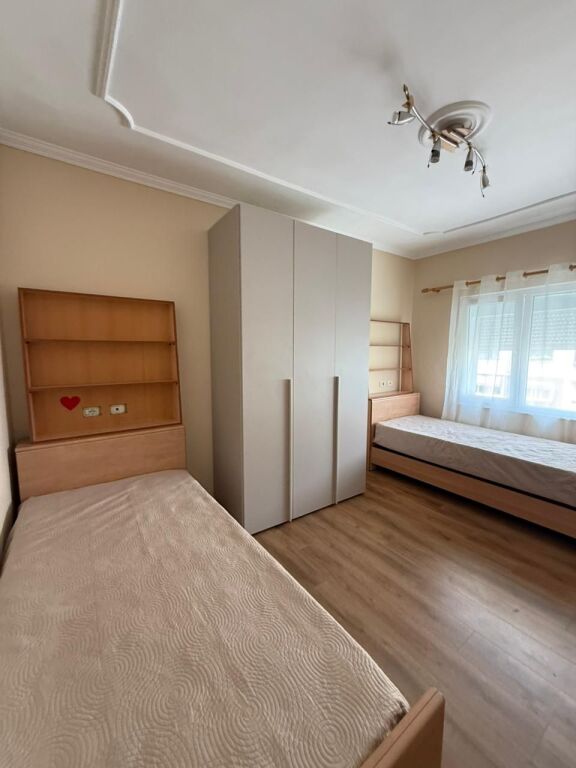 2+1 apartment for rent at Avni Rustemi Square near the New Bazaar.