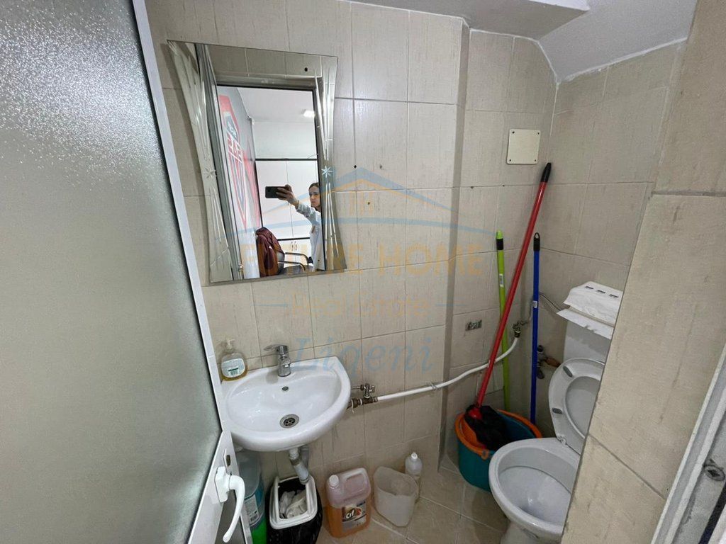 Duplex Ambiente Commerciale, Vicino a Delijorgjit, Tirana.