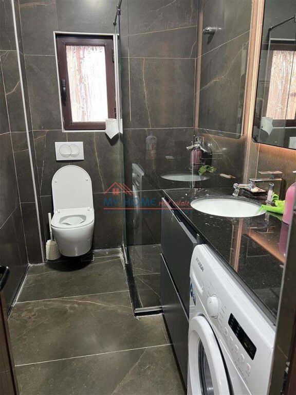 Apartament 1+1 me qera 21 Dhjetori ne Tirane