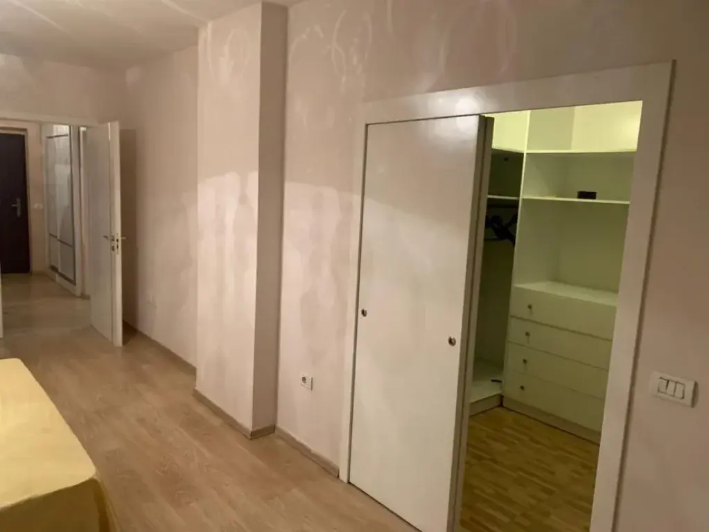 Jepet me qira 2+1+2 Rr.Dritan Hoxha 650 mije leke
