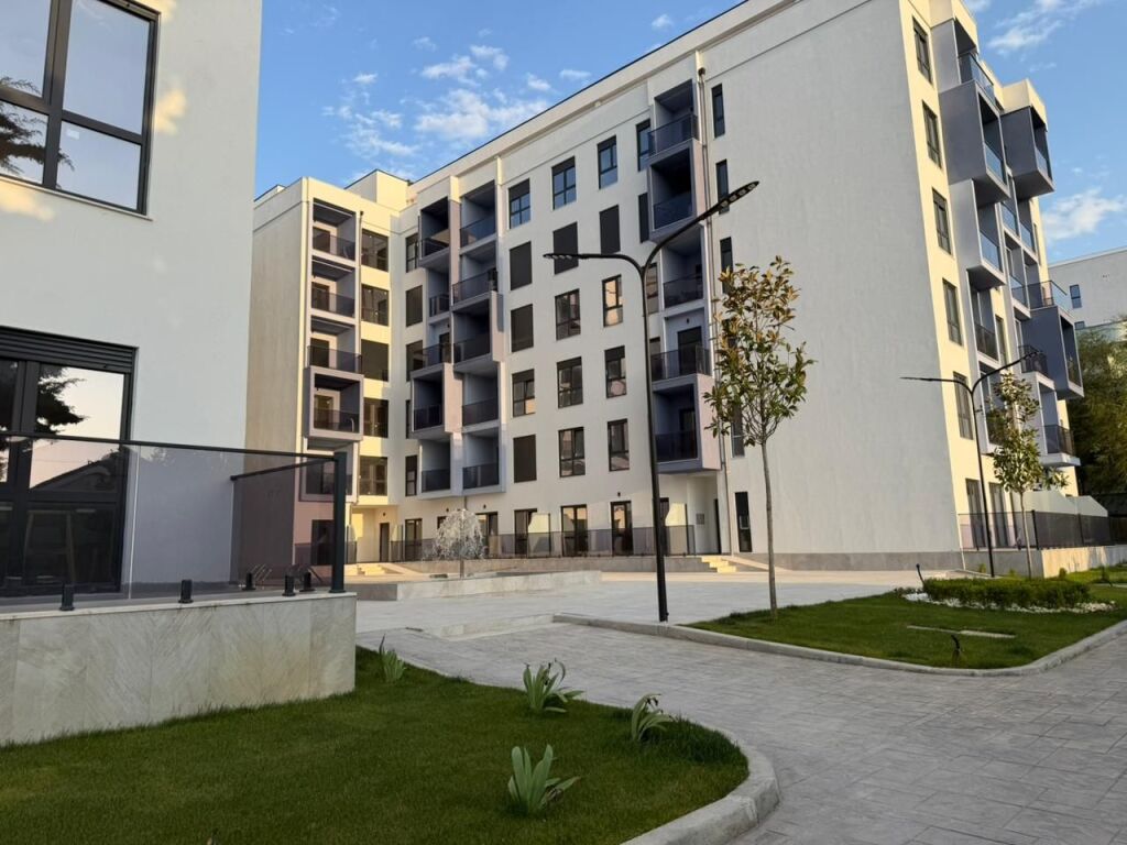 Shitet Apartament 1+1