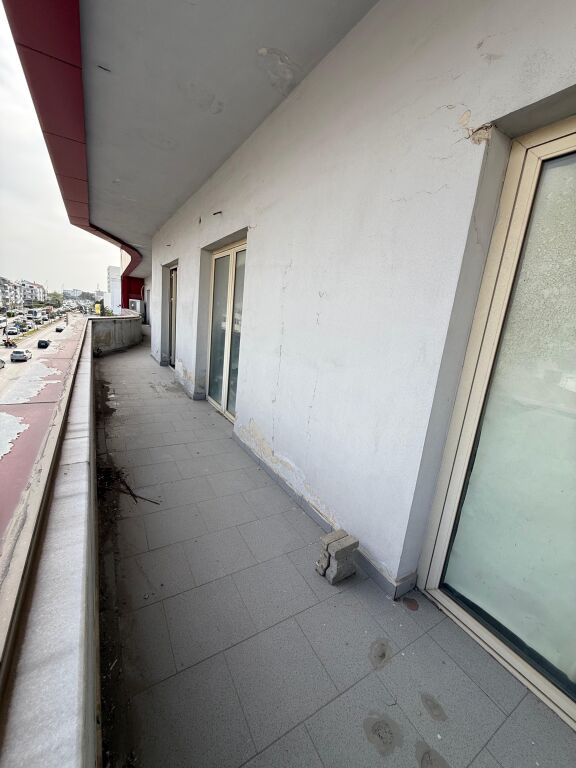 Locale Commerciale in Affitto a Shkozet