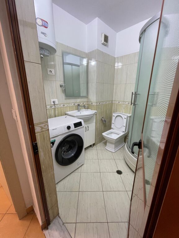 Shitet apartament 1+1