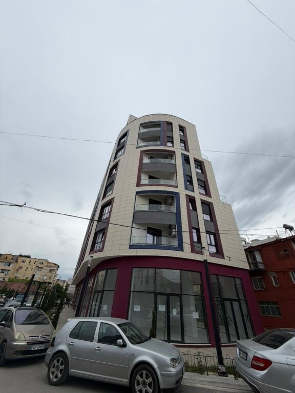 Tirane, locale commerciale in affitto Piano 0, 20 m² 550 € (Via Hyqmet Delvina)