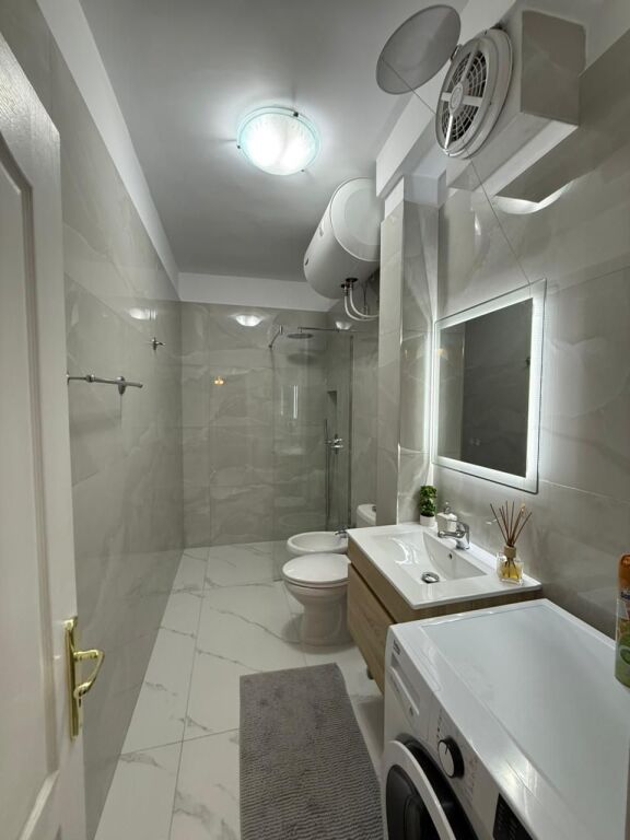 2+1 apartment for rent at Avni Rustemi Square near the New Bazaar.