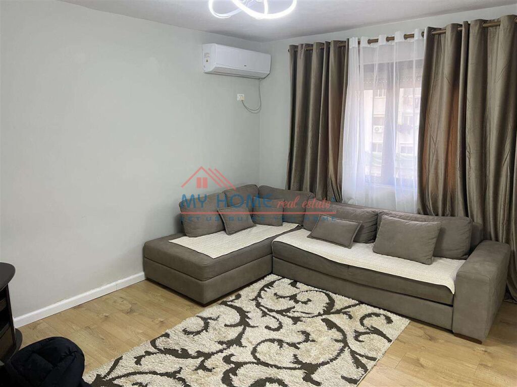 Apartament 1+1 me qera 21 Dhjetori ne Tirane