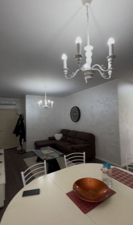 Shitet apartament 2+1, Fresku
