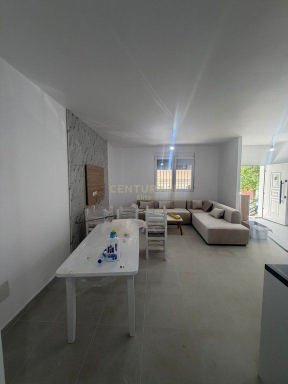 Apartment 2+1 + Veranda + Parking for sale in Laprakë | Floor 0 | 165,000,000 Lek