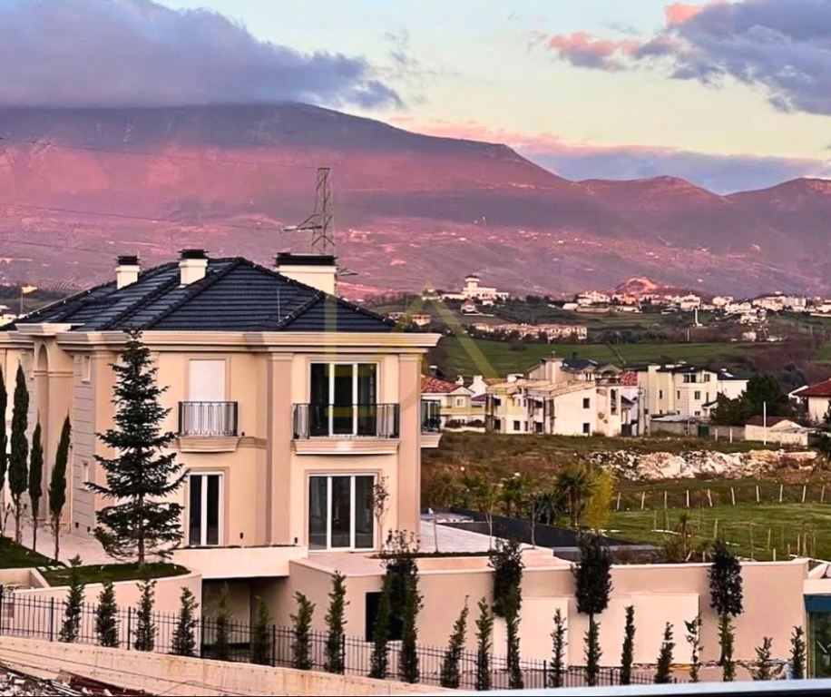 Shitet Vilë Unike me 2 Pishina – Mjull-Bathore, Tiranë
