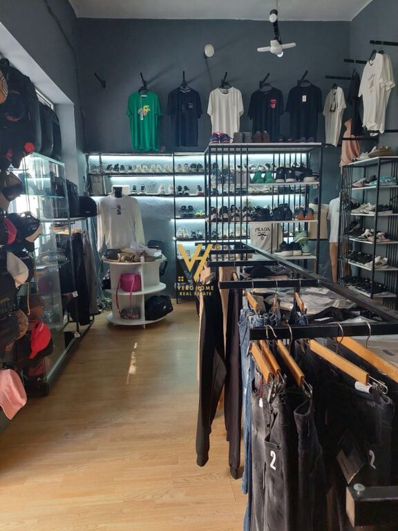 SHOP FOR RENT 30 M2 ON KAVAJES STREET 50,000 LEKE