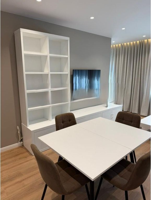 Shitet apartament 1+1 i mobiluar në Kompleksin Xheluks,Rruga e Elbasanit! 130,000 €