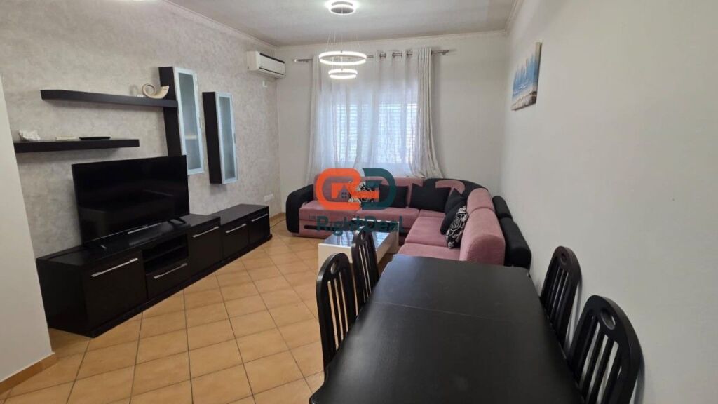 Tek Tregu I Ri Elektrik, Shitet Apartament 1+1, Ideal Per Banim Dhe Investim !!!