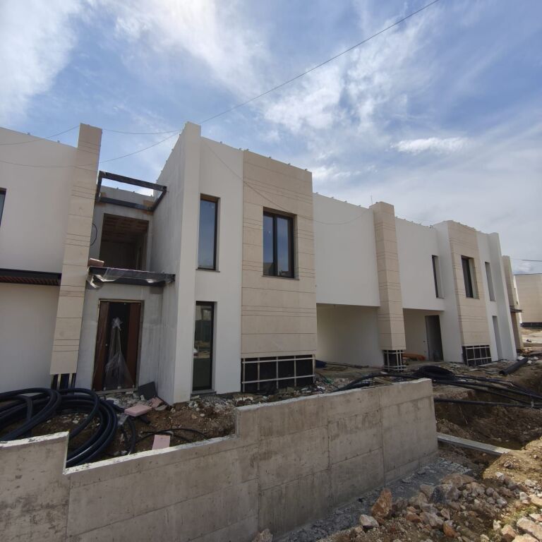 🏡 VILË LUKSOZE PËR SHITJE – Maison de la Terre Residence