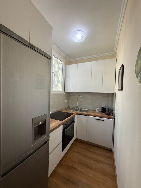 2+1 apartment for rent at Avni Rustemi Square near the New Bazaar.