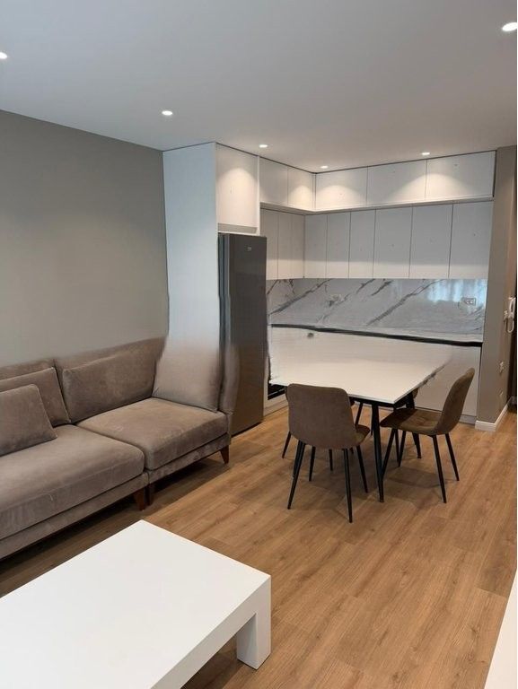 Shitet apartament 1+1 i mobiluar në Kompleksin Xheluks,Rruga e Elbasanit! 130,000 €