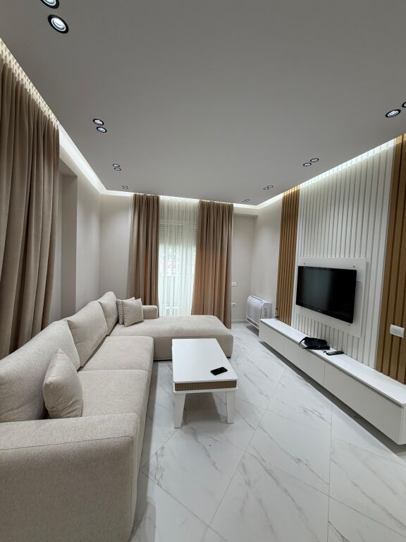 Affitto appartamento 2+1 +2 📍Di fronte American 3 prezzo 60000 leke al mese   