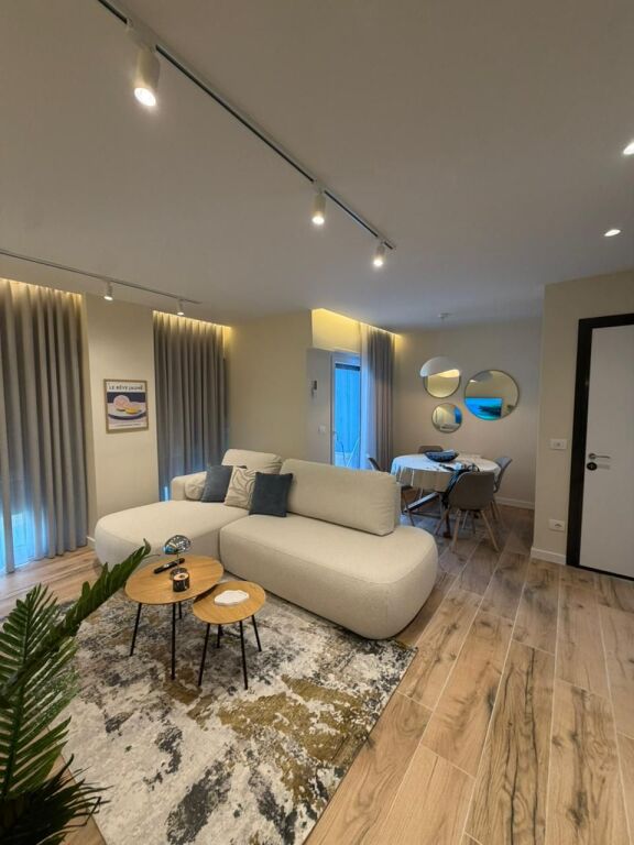Shitet Apartament 1+1