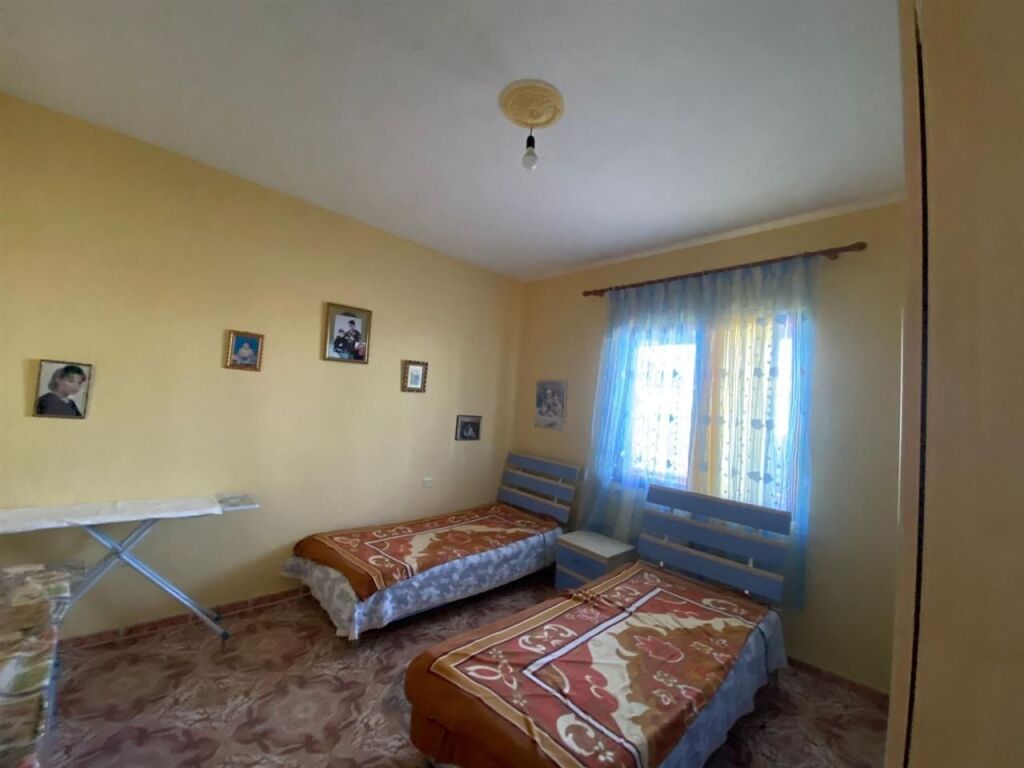 VILLA 1 FLOOR + SHOP FOR SALE XHAFZOTAJ DURRES 200,000 EURO