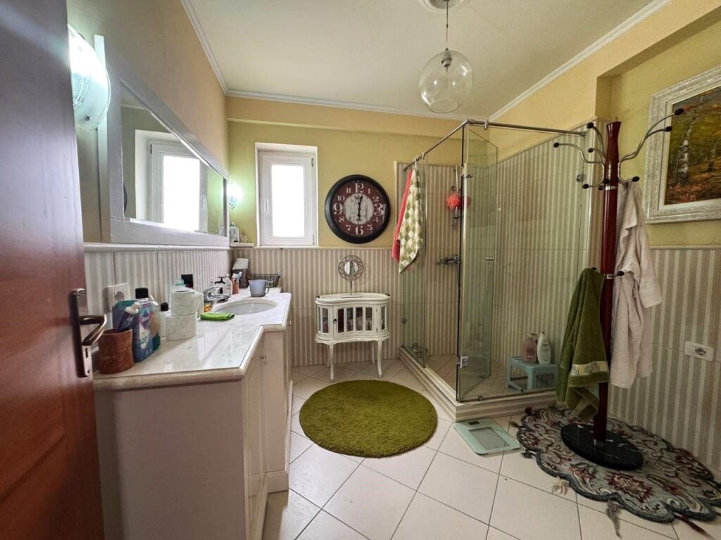 Shitet Apartament
